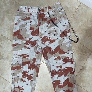Beige camouflage pants